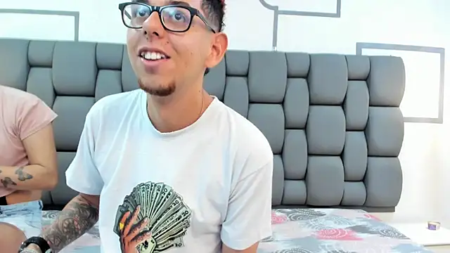 Derek and Skarlet online show from 09.10.25