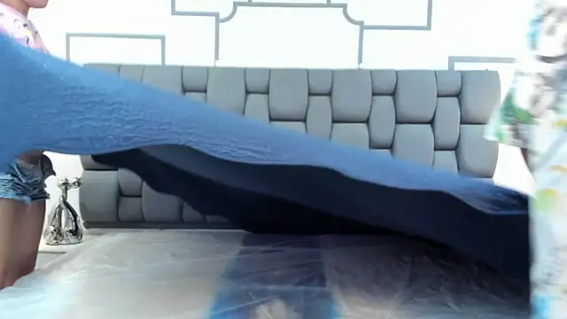 Derek and Skarlet online show from 09.12.25