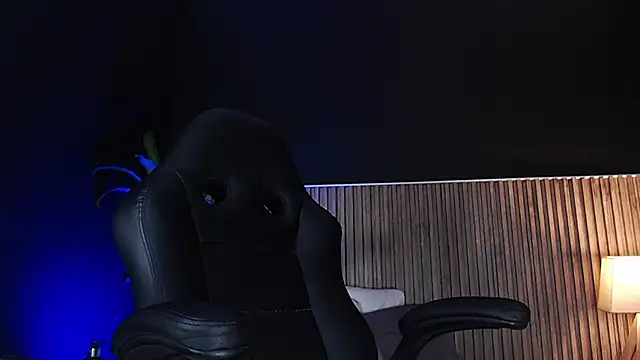 Snapshot of DilanJonnes_ chatting on 02.04.25 DilanJonnes online show from 02.04.25