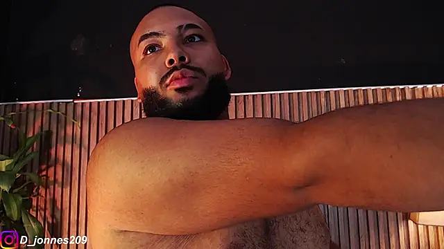 Snapshot of DilanJonnes_ chatting on 09.08.25 DilanJonnes online show from 09.08.25