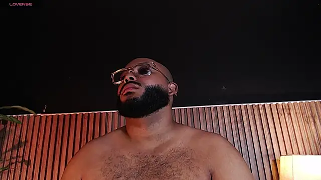 Snapshot of DilanJonnes_ chatting on 10.31.25 DilanJonnes online show from 10.31.25