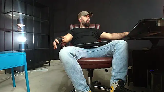 Snapshot of JackEthann chatting on 01.06.25 JackEthann online show from 01.06.25