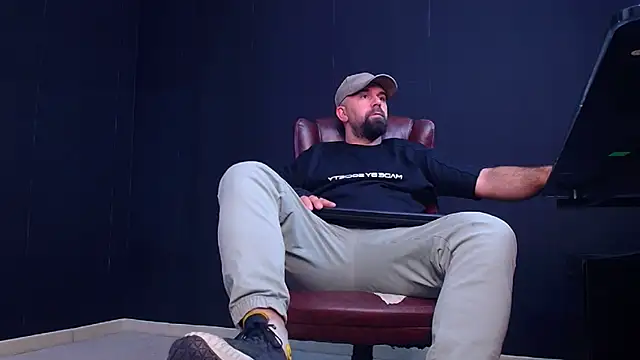 Snapshot of JackEthann chatting on 10.03.25 JackEthann online show from 10.03.25