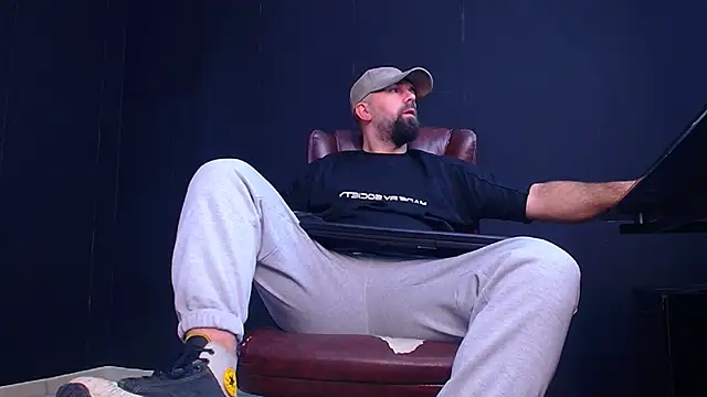 Snapshot of JackEthann chatting on 10.04.25 JackEthann online show from 10.04.25