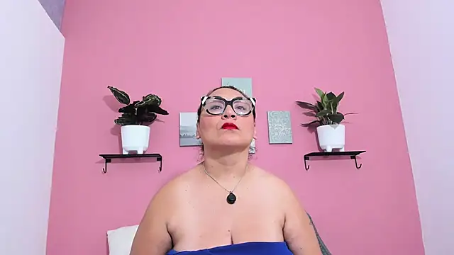 Snapshot of Karo_11_ chatting on 09.17.25 Karo 11 online show from 09.17.25