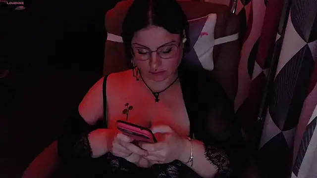 Snapshot of submissiveslut1996 chatting on 02.25.25 submissiveslut1996 online show from 02.25.25