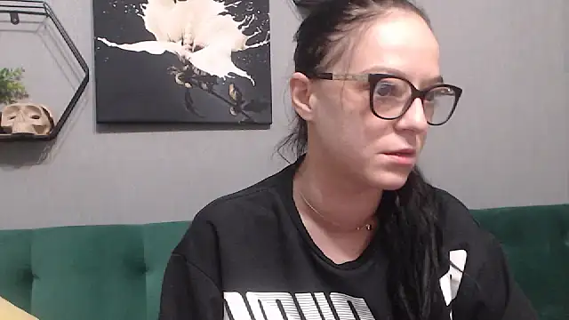 Snapshot of IzabelllNoir chatting on 02.21.25 IzabelllNoir online show from 02.21.25