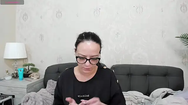 Snapshot of IzabelllNoir chatting on 03.08.25 IzabelllNoir online show from 03.08.25