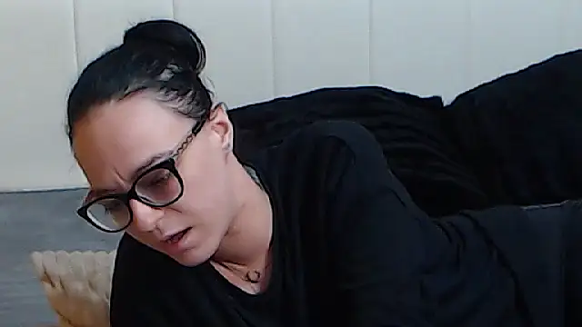 Snapshot of IzabelllNoir chatting on 03.17.25 IzabelllNoir online show from 03.17.25