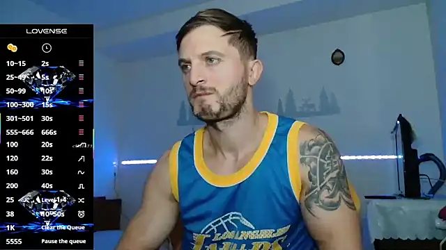 Snapshot of cuple_hoot_ chatting on 10.05.25 cuple hoot online show from 10.05.25