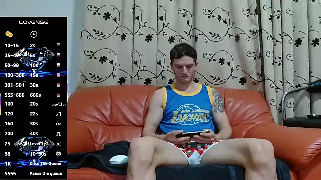 Snapshot of cuple_hoot_ chatting on 11.02.25 cuple hoot online show from 11.02.25