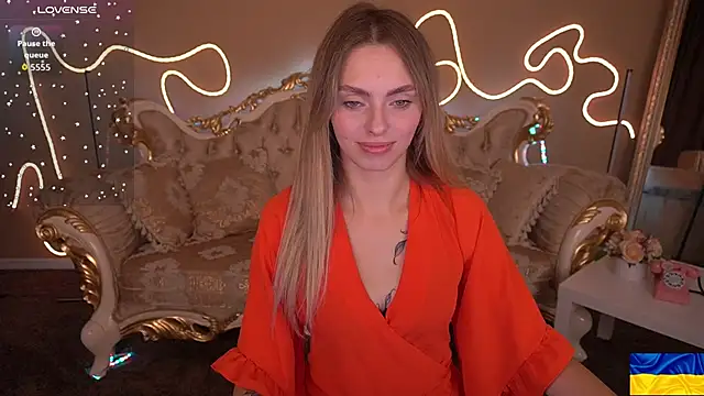 Snapshot of ChloeBrightt chatting on 10.06.25 ChloeBrightt online show from 10.06.25