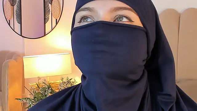 Snapshot of anna-henao chatting on 12.27.24 anna-henao online show from 12.27.24