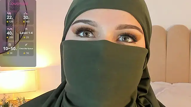 Snapshot of anna-henao chatting on 02.17.25 anna-henao online show from 02.17.25