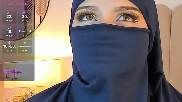 Snapshot of anna-henao chatting on 02.24.25 anna-henao online show from 02.24.25