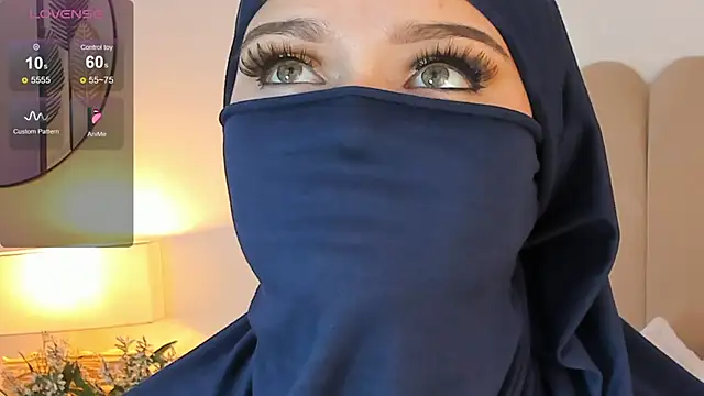 Snapshot of anna-henao chatting on 02.25.25 anna-henao online show from 02.25.25