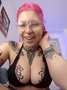 Snapshot of divine_eve chatting on 01.26.25 divine eve online show from 01.26.25