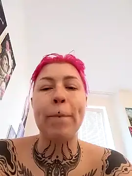Snapshot of divine_eve chatting on 01.29.25 divine eve online show from 01.29.25