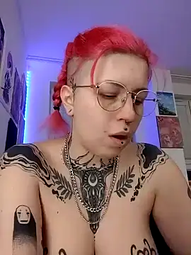 Snapshot of divine_eve chatting on 02.06.25 divine eve online show from 02.06.25