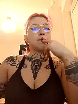 Snapshot of divine_eve chatting on 02.28.25 divine eve online show from 02.28.25