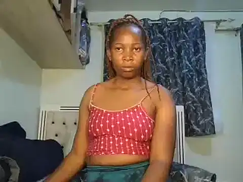 Snapshot of Petitiebooty chatting on 01.25.25 Petitiebooty online show from 01.25.25