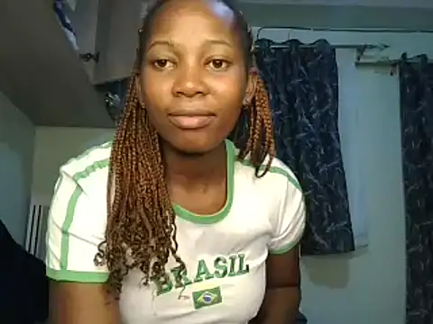 Snapshot of Petitiebooty chatting on 01.26.25 Petitiebooty online show from 01.26.25