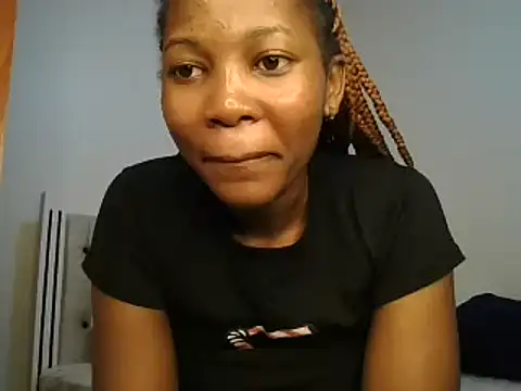 Snapshot of Petitiebooty chatting on 02.05.25 Petitiebooty online show from 02.05.25