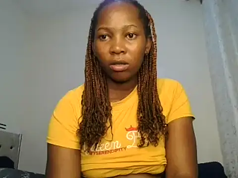 Snapshot of Petitiebooty chatting on 02.08.25 Petitiebooty online show from 02.08.25