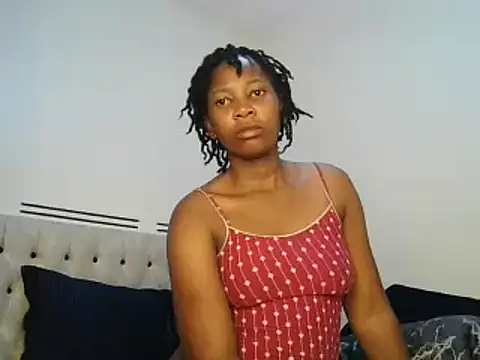 Snapshot of Petitiebooty chatting on 02.11.25 Petitiebooty online show from 02.11.25