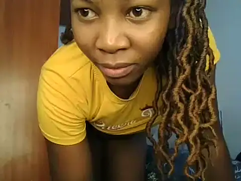 Snapshot of Petitiebooty chatting on 02.23.25 Petitiebooty online show from 02.23.25