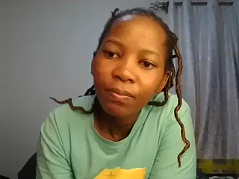 Snapshot of Petitiebooty chatting on 03.09.25 Petitiebooty online show from 03.09.25