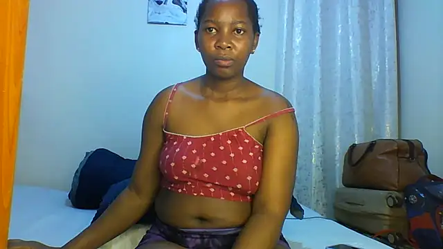 Snapshot of Petitiebooty chatting on 11.17.25 Petitiebooty online show from 11.17.25