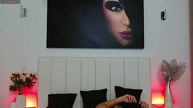 Snapshot of AnnaRos chatting on 12.20.24 AnnaRos online show from 12.20.24