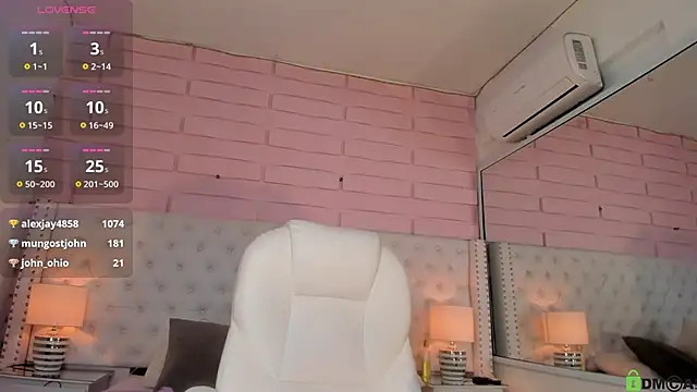 Snapshot of Yaaky_ chatting on 02.24.25 Yaaky online show from 02.24.25