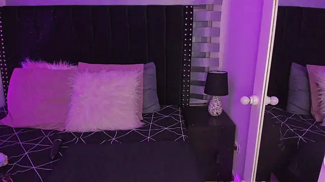 Snapshot of Sofiia-Rubb chatting on 03.12.25 Sofiia-Rubb online show from 03.12.25