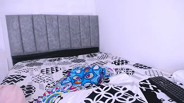 Snapshot of nataly_red chatting on 02.17.25 nataly red online show from 02.17.25