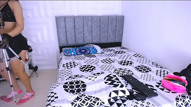 Snapshot of nataly_red chatting on 02.25.25 nataly red online show from 02.25.25