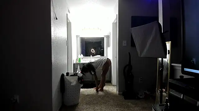 yiauana online show from 02.12.25