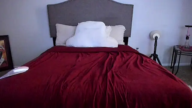 yiauana online show from 10.13.25