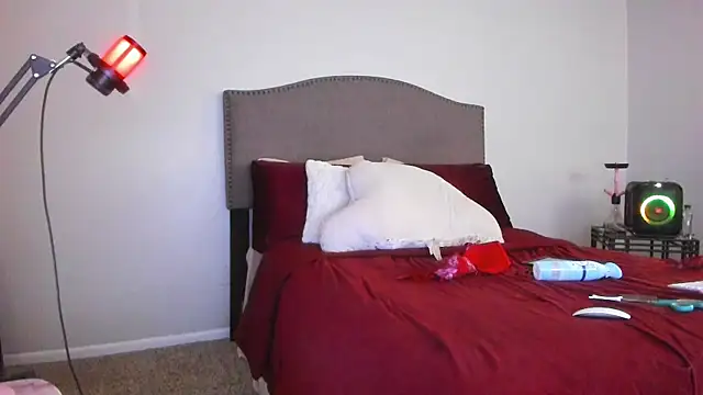 yiauana online show from 11.26.25