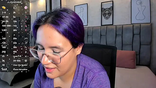 Snapshot of sweet--emily chatting on 02.13.25 sweet--emily online show from 02.13.25