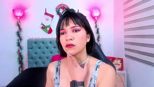 Snapshot of lina_bedoya_ chatting on 12.20.24 lina bedoya online show from 12.20.24