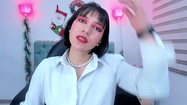 Snapshot of lina_bedoya_ chatting on 12.26.24 lina bedoya online show from 12.26.24