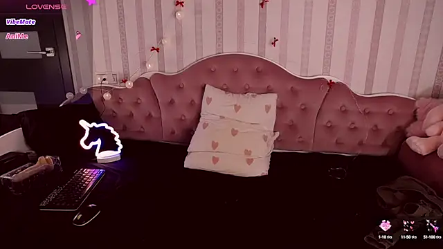 Snapshot of AliceNikke chatting on 01.25.25 AliceNikke online show from 01.25.25