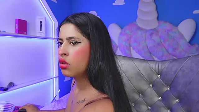 miss romyna online show from 10.17.25