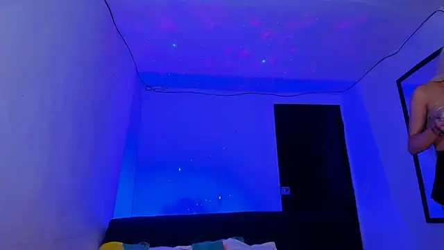 Snapshot of emperatrizhotwolf chatting on 03.06.25 emperatrizhotwolf online show from 03.06.25