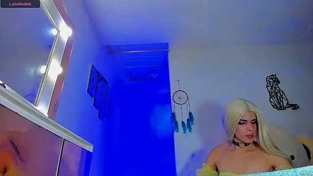 Snapshot of emperatrizhotwolf chatting on 03.18.25 emperatrizhotwolf online show from 03.18.25