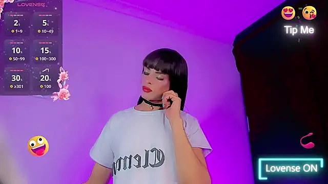 Snapshot of emperatrizhotwolf chatting on 10.16.25 emperatrizhotwolf online show from 10.16.25