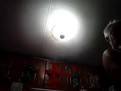 Snapshot of Xoc8_ chatting on 12.27.24 Xoc8  online show from 12.27.24