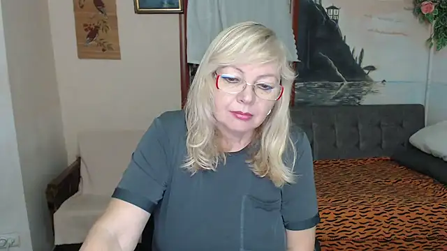 EvelynLoveShy online show from 11.28.25